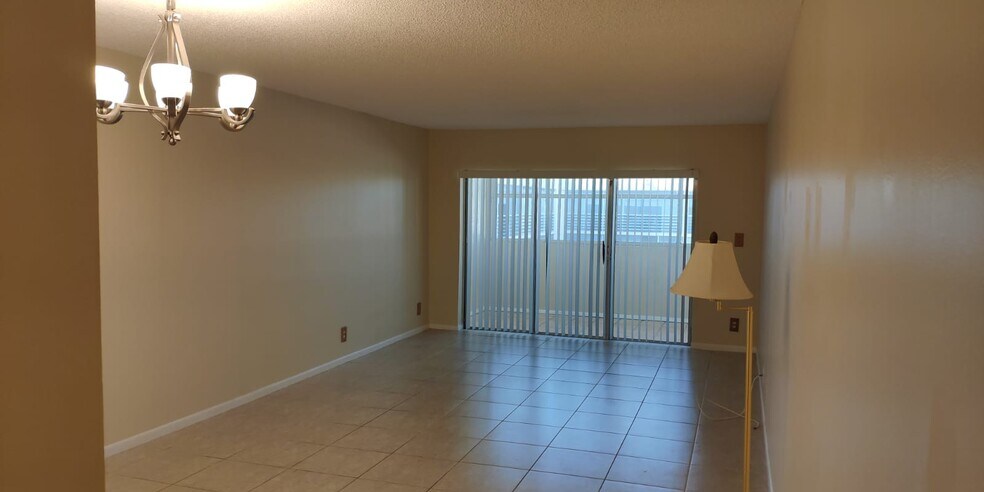 Building Photo - 3212 Strawflower Way