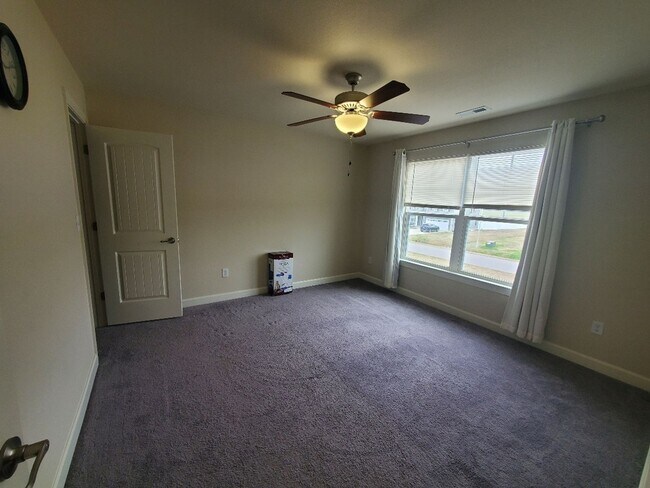 Building Photo - Luxurious 4BR/2.5BA Home with Spacious Living Spaces and Elegant Touches