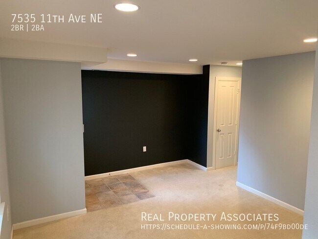 Building Photo - Maple Leaf Townhouse Available