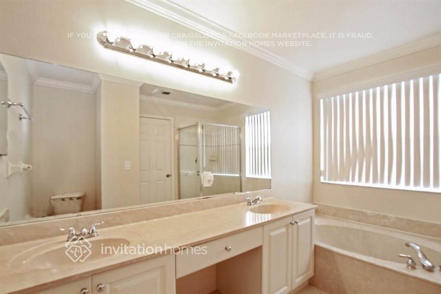 Building Photo - 6251 Oak Bluff Way