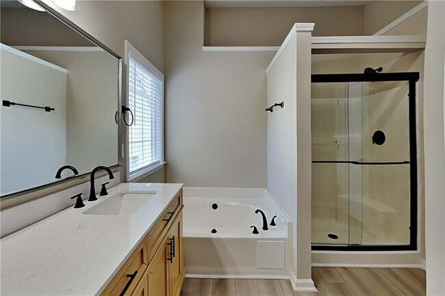 Building Photo - 1045 Winthrope Chase Dr