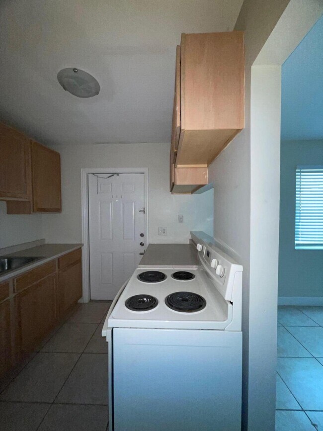 Building Photo - 801 Lighthouse Dr