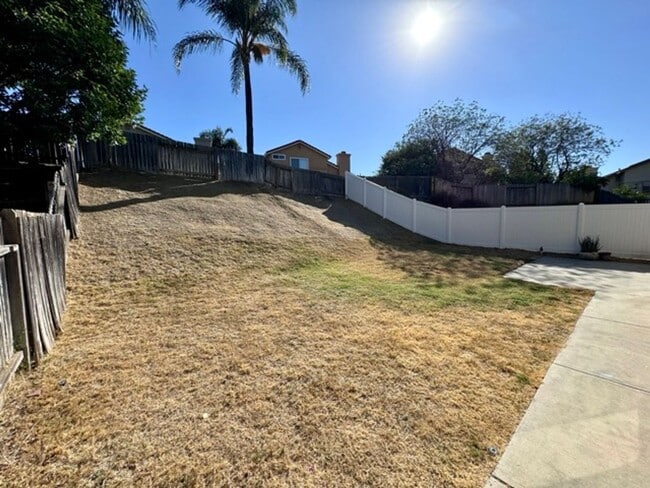 Building Photo - 3 bedroom Temecula home available for LEASE!