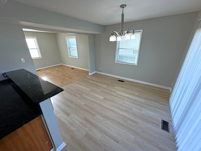 Building Photo - 908 Parker Dr