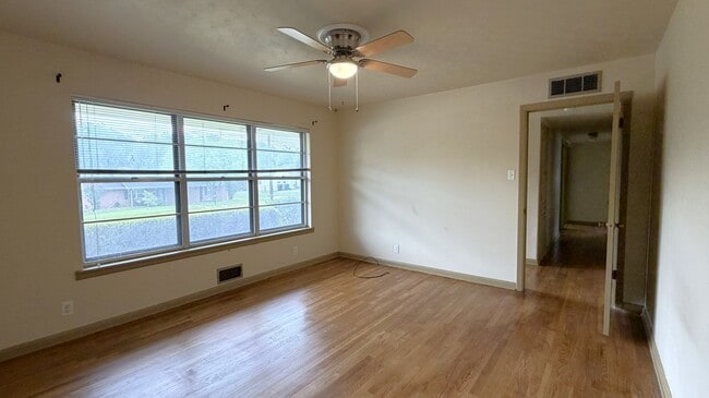Building Photo - 1805 Waterloo Ave