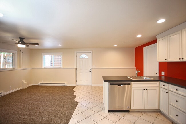 Building Photo - 417 E Foster Ave