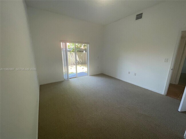 Building Photo - 3421 SW 25th St