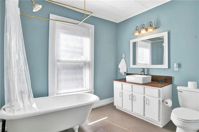 Building Photo - 112 Espejo St