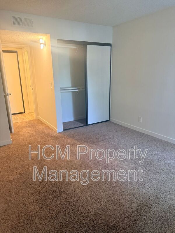 Building Photo - 10418 Scoville Ave