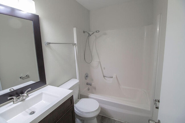 Building Photo - 1323 S Roseta Ave