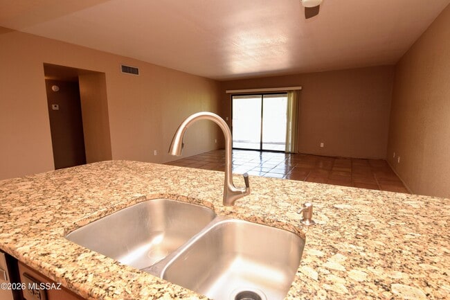 Building Photo - 5066 N Placita Del Lazo