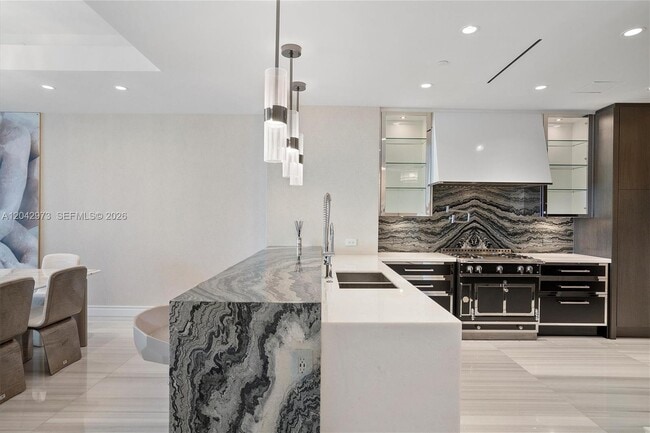 Building Photo - 17901 Collins Ave