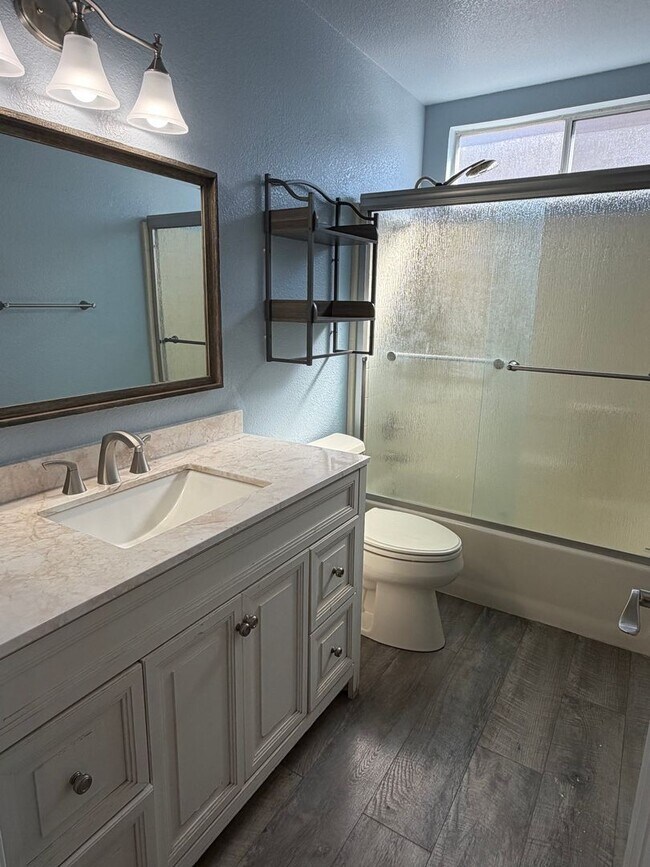 Building Photo - 4 Bedroom home in Ravenwood Estates