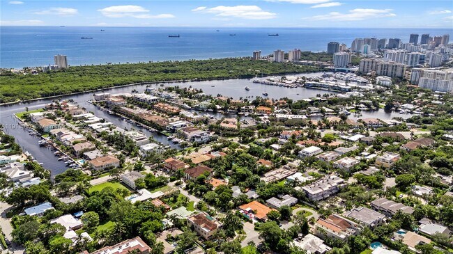 Building Photo - 2600 NE 15th St