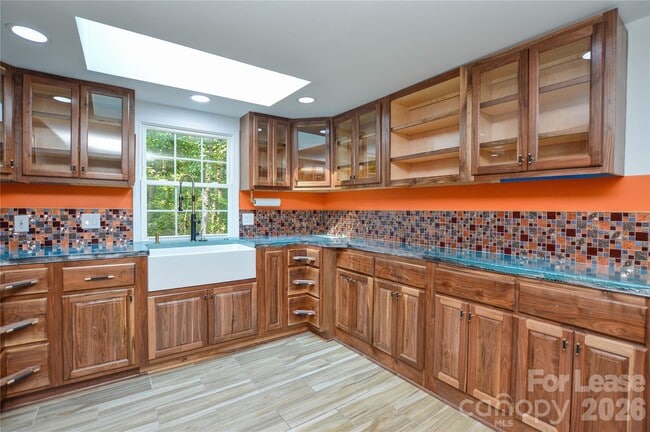 Building Photo - 5821 Hornet Dr