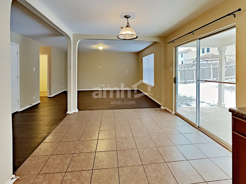 Building Photo - 455 Dolly Dr