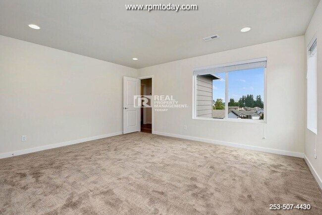 Building Photo - 4 Bedroom Home with Valley Views!