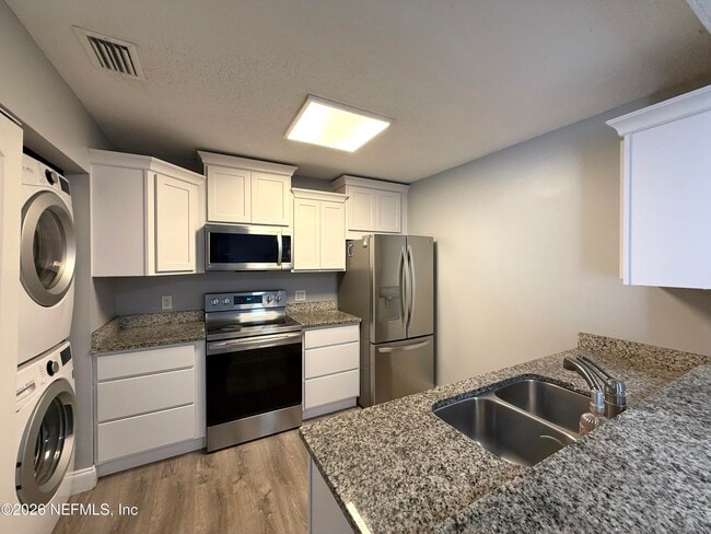 Building Photo - 1033 Sea Hawk Dr