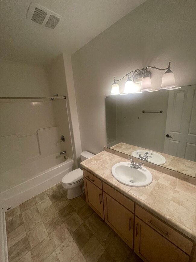 Building Photo - Beautiful 4 Bedroom on 2.5 Acres!