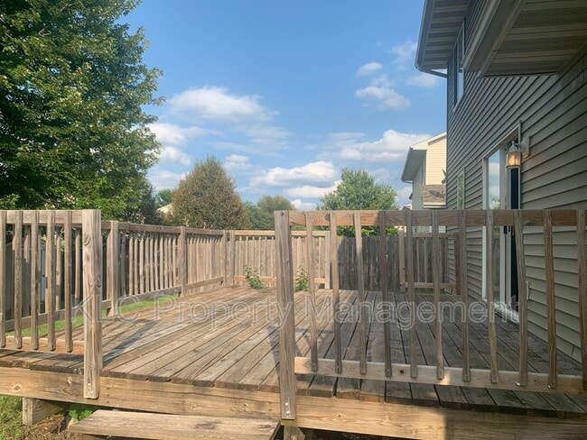 Building Photo - 402 SE Orchid St