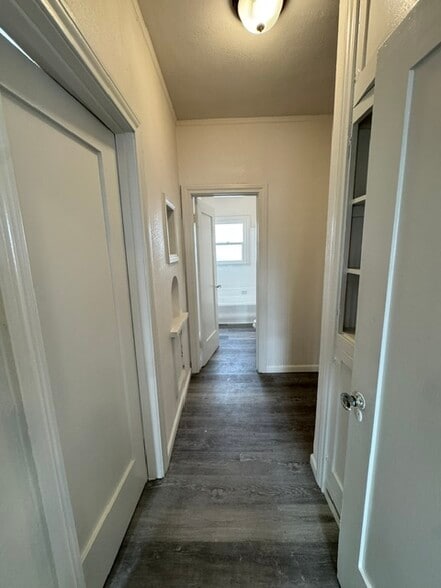 Building Photo - 4915 San Vicente Blvd