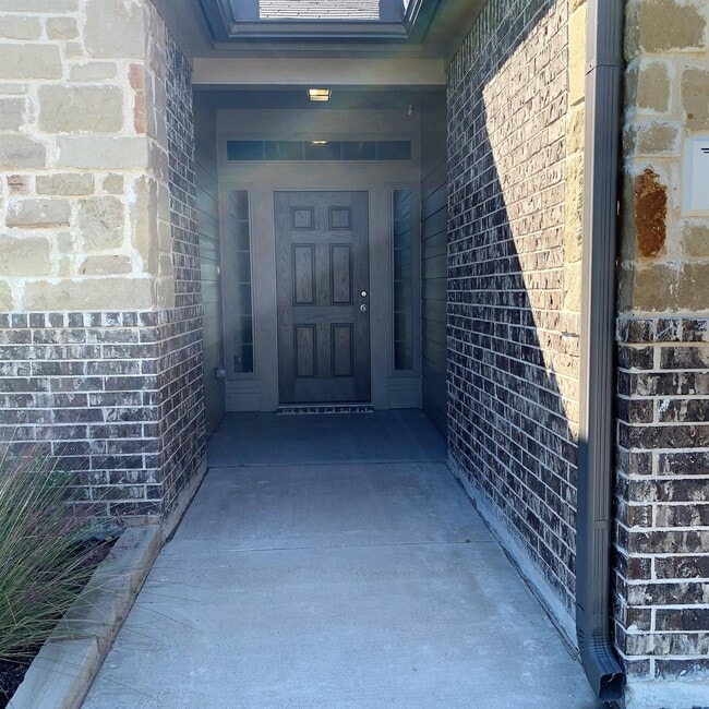 Building Photo - 7021 Tanglehead Dr