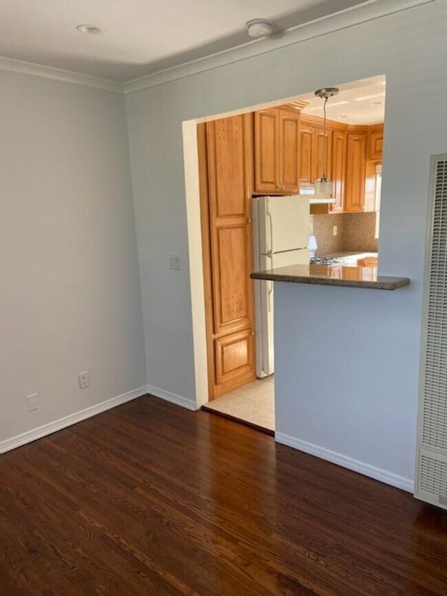 Building Photo - 5213 W 120th St