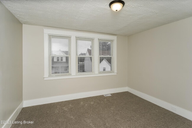 Building Photo - 1812 W Gaulbert Ave