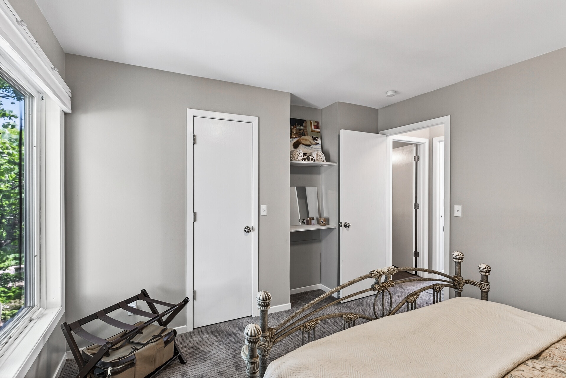 Walk-in Closet - 220 2nd St NE