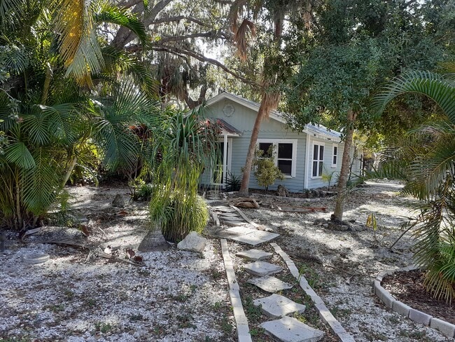 Building Photo - 1300 40th St