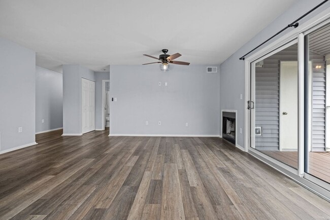 Building Photo - Updated & Stylish Condo in the Heart of Virginia Beach