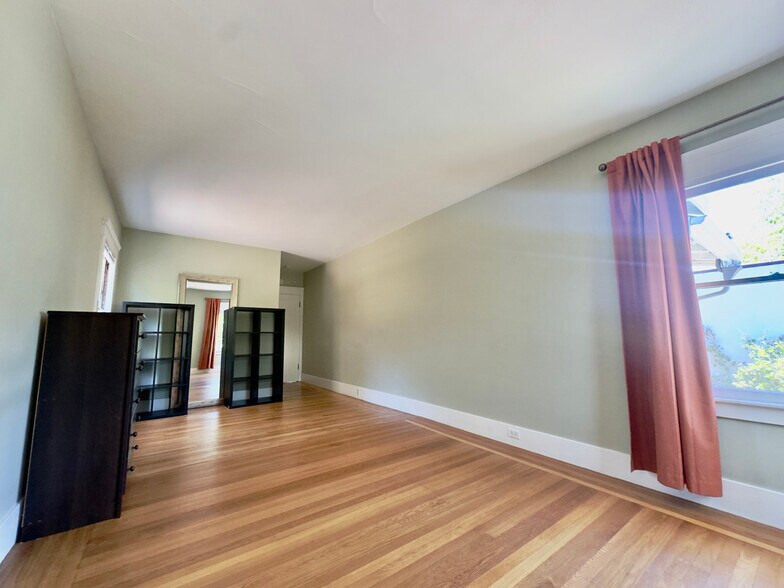 Building Photo - 2309 Derby St