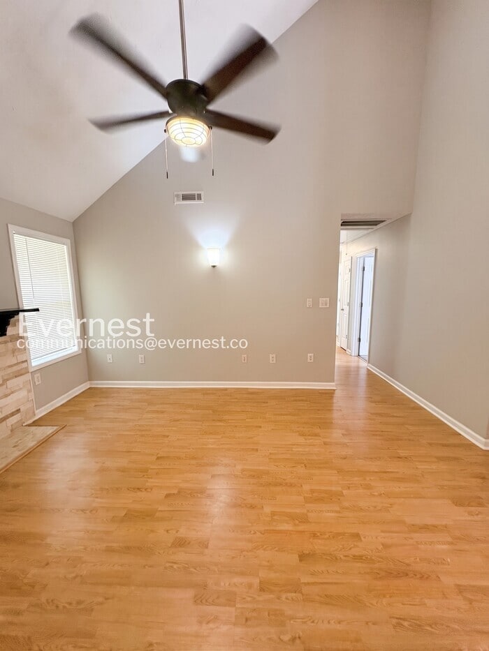 Building Photo - 228 Nina Cir