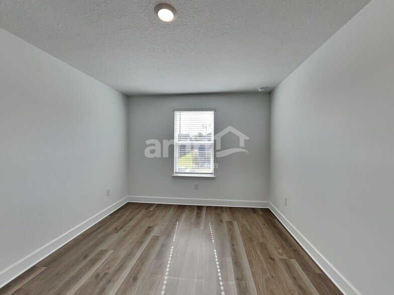 Building Photo - 3215 Carthage Ave