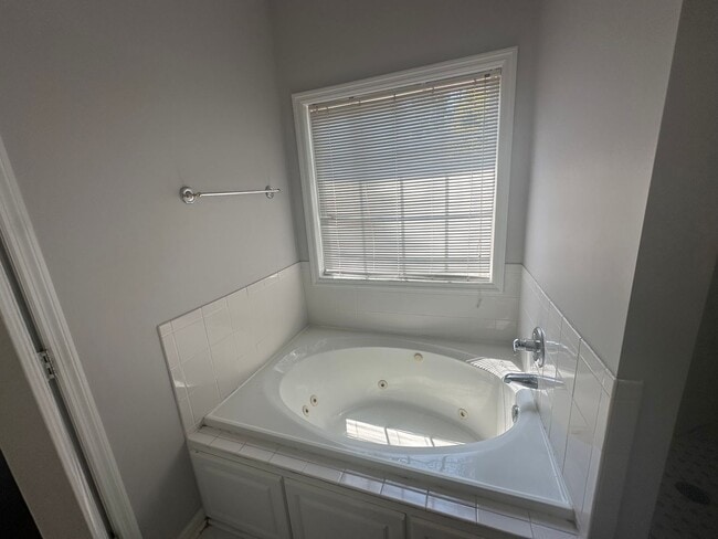 Building Photo - Beautiful 5 BR, 2.5 BA Home in Columbia County!