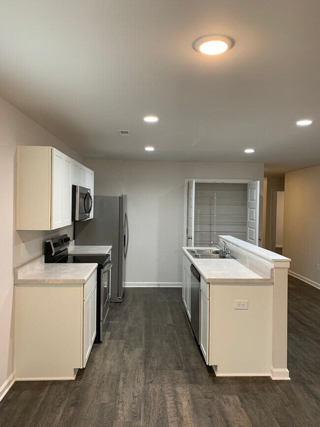 Building Photo - Now Pre-Leasing ? Spacious 4-Bedroom | 2-Bath Home in Cullman