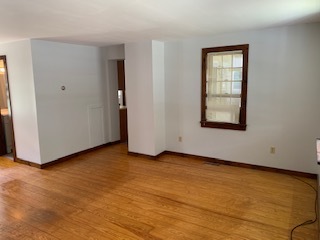 Building Photo - 117 River St