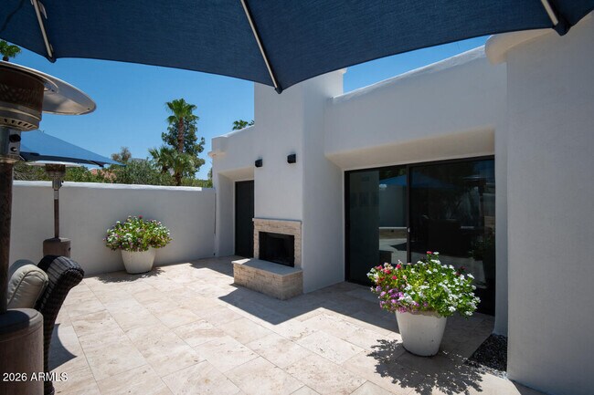 Building Photo - 4440 E Camelback Rd