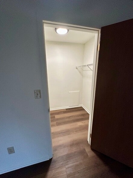 Building Photo - 2184 Hedgerow Road