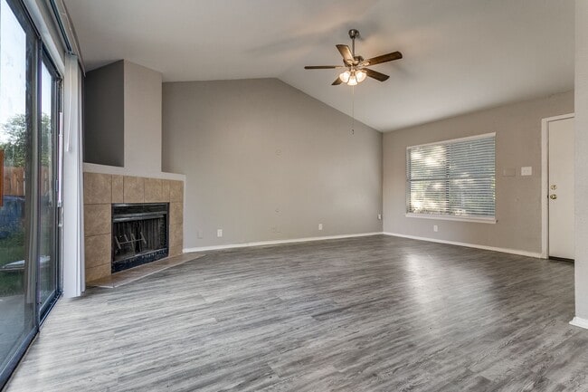 Building Photo - 4-BEDROOM ON CUL DE SAC IN SUNRISE