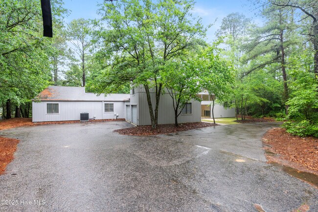 Building Photo - 916 Rays Bridge Rd