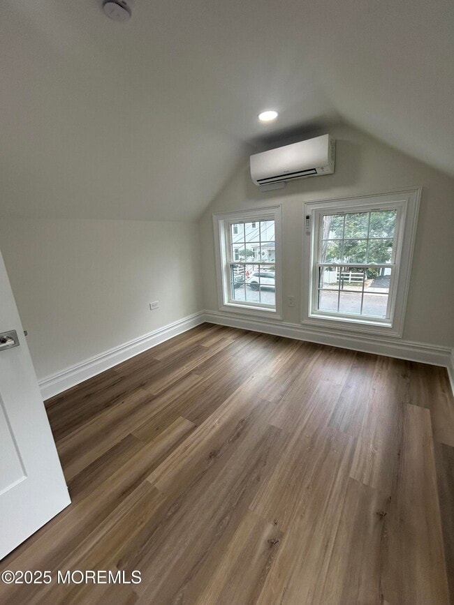 Building Photo - 600 Ocean Park Ave