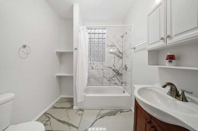 Building Photo - 3120 W 26th St