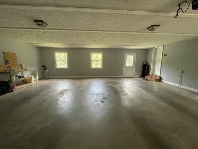 Building Photo - 156 Scottsmill Rd