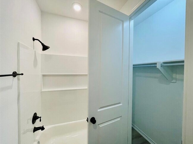 Building Photo - 3233 Real St