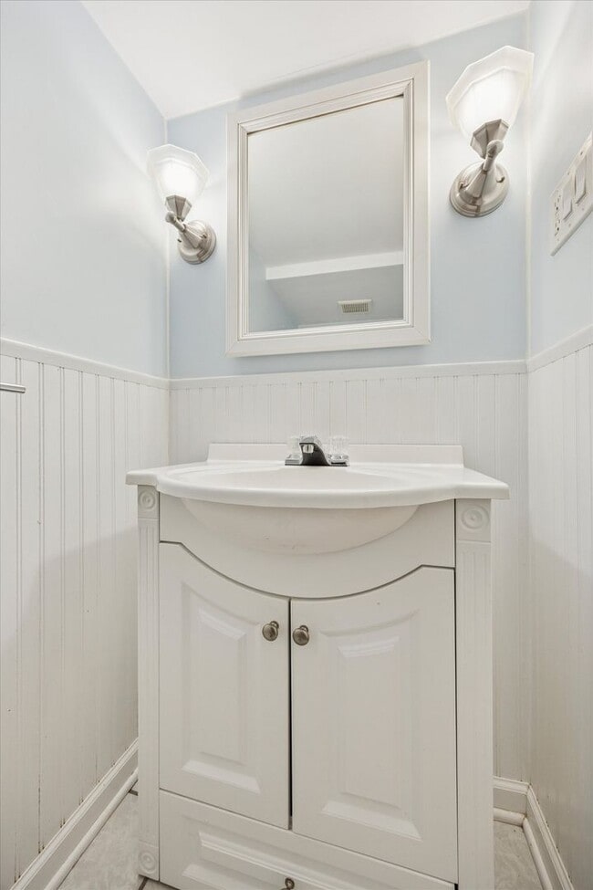 Building Photo - Charming 3-Bedroom Home in Marple Newtown ...