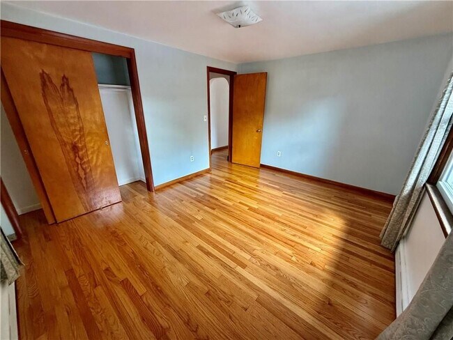 Building Photo - 25 Thurston Ave