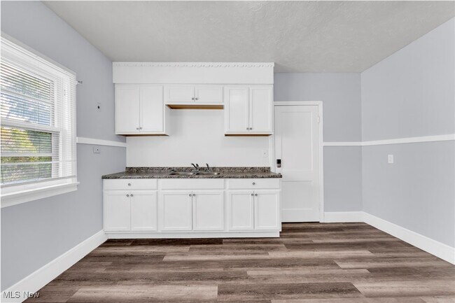 Building Photo - 3209 W 92nd St