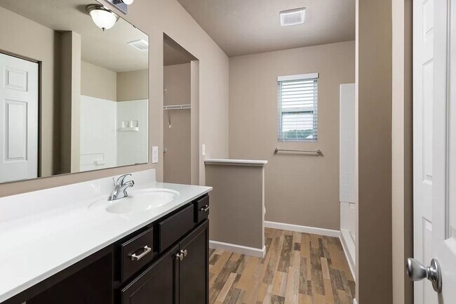 Building Photo - Newer 4 bedroom home for lease!