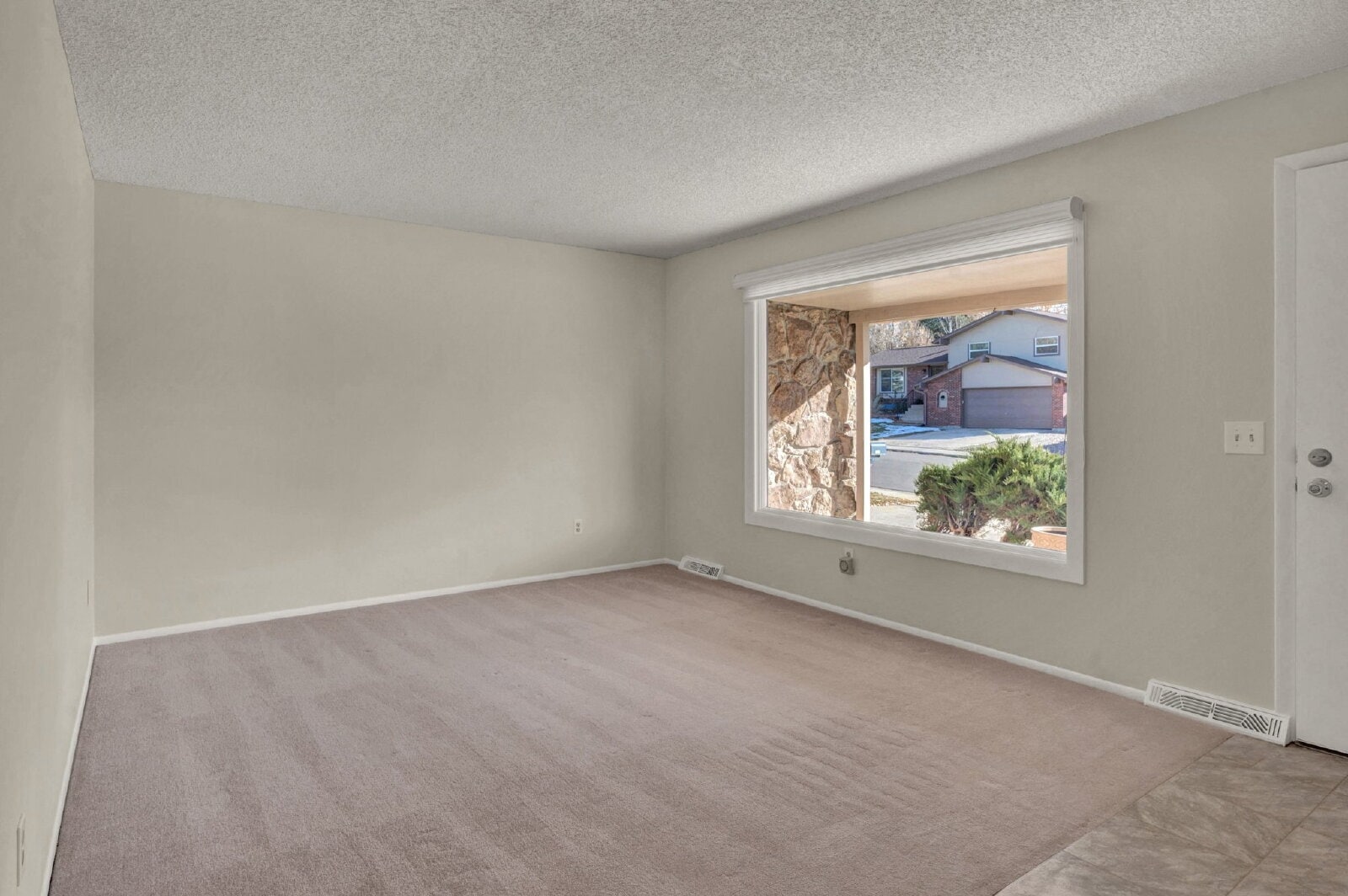 Building Photo - Updated 4-Bedroom Home in DTC – Vaulted Ce...